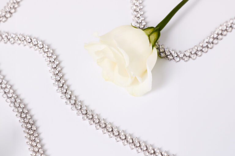 Biżuteria na wyjątkowe okazje – wybierz elegancję, która zachwyca